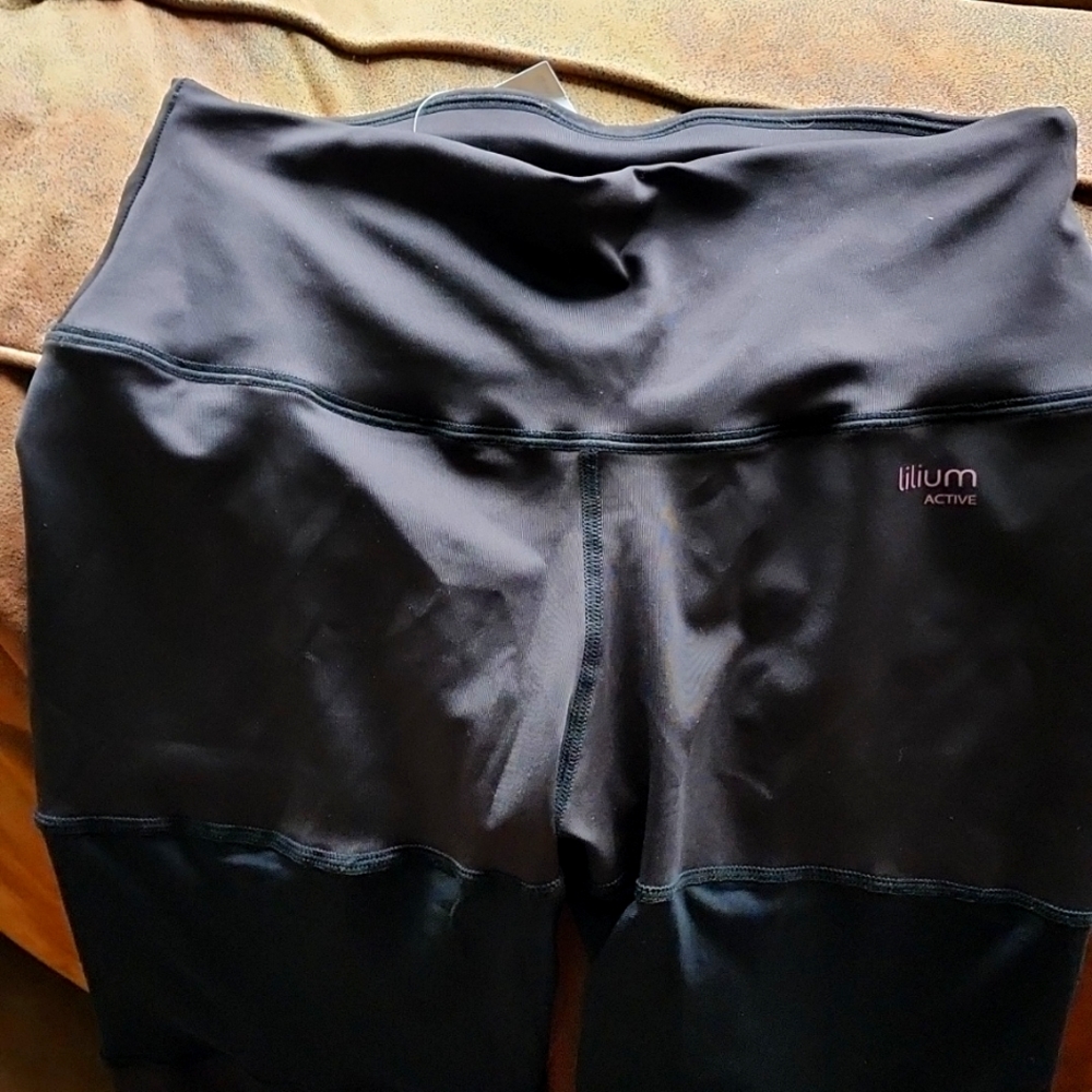 New With Tags Black Leggings, Mesh Thigh Detail, Size Large